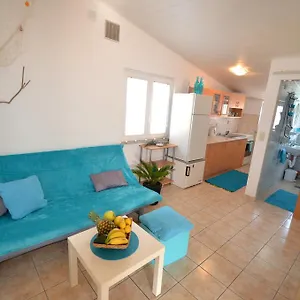 Apartman Delphin, Vir